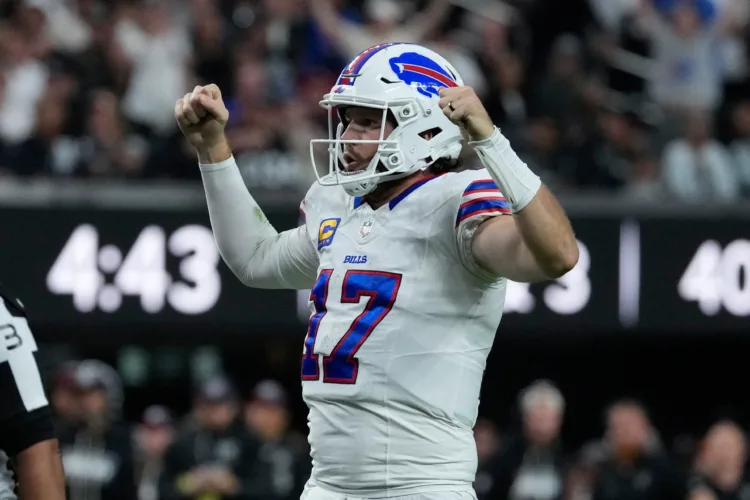 Allen, Bills hold off Raiders 33-30
